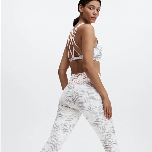 NWT Fabletics Kessler Bra - Picture 5 of 9